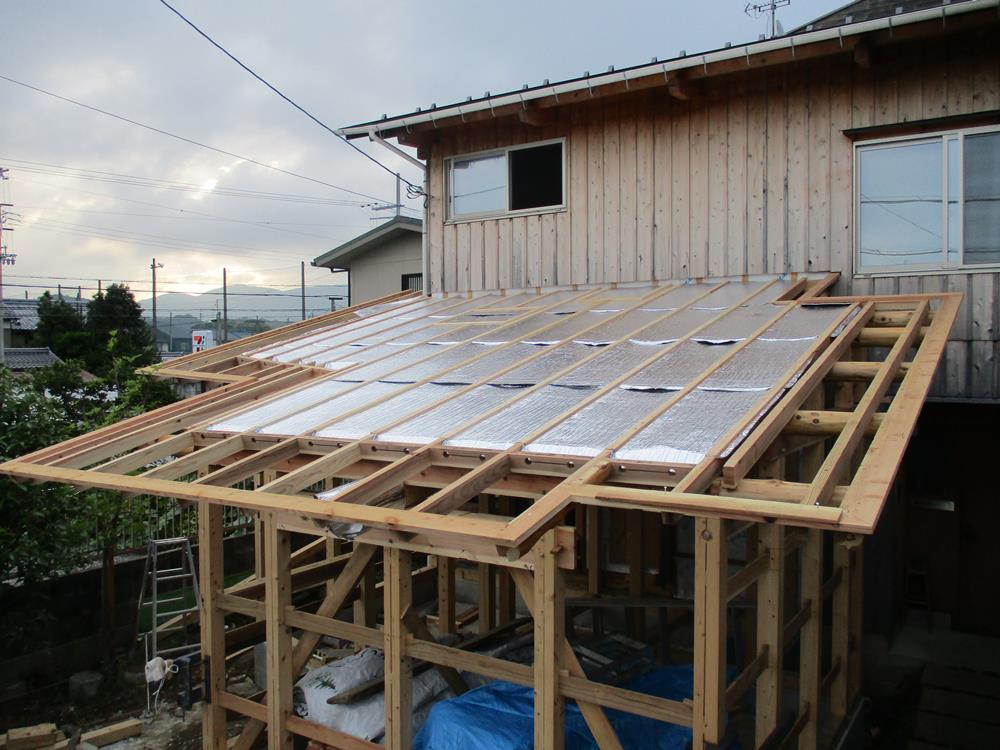外回り工事 母屋丸太の増築 大工 穐元